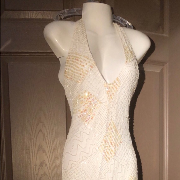 Beautiful beaded & sequin Low V cut white dress - Picture 2 of 4
